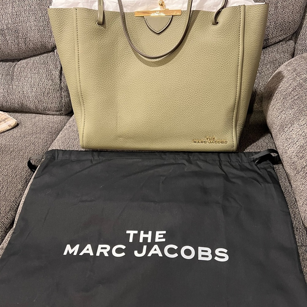 Marc Jacob Kiss Lock Bag. Brand new never used.